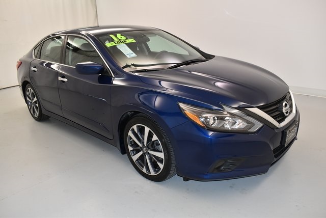 Pre-Owned 2016 Nissan Altima 2.5 SR 4D Sedan in Topeka #PT5822 | Laird