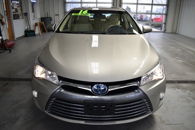 Pre Owned 2016 Toyota Camry Hybrid Xle 4d Sedan In Topeka A4360 Pre Owned 2016 Toyota Camry Hybrid Xle