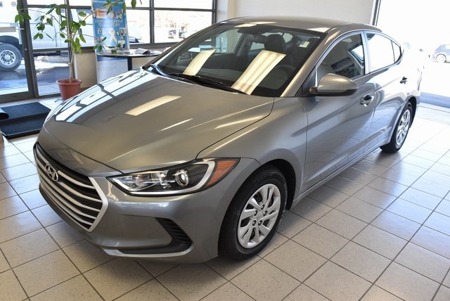 New 2018 Hyundai Elantra SE 4D Sedan in Topeka #XJ2789 ...